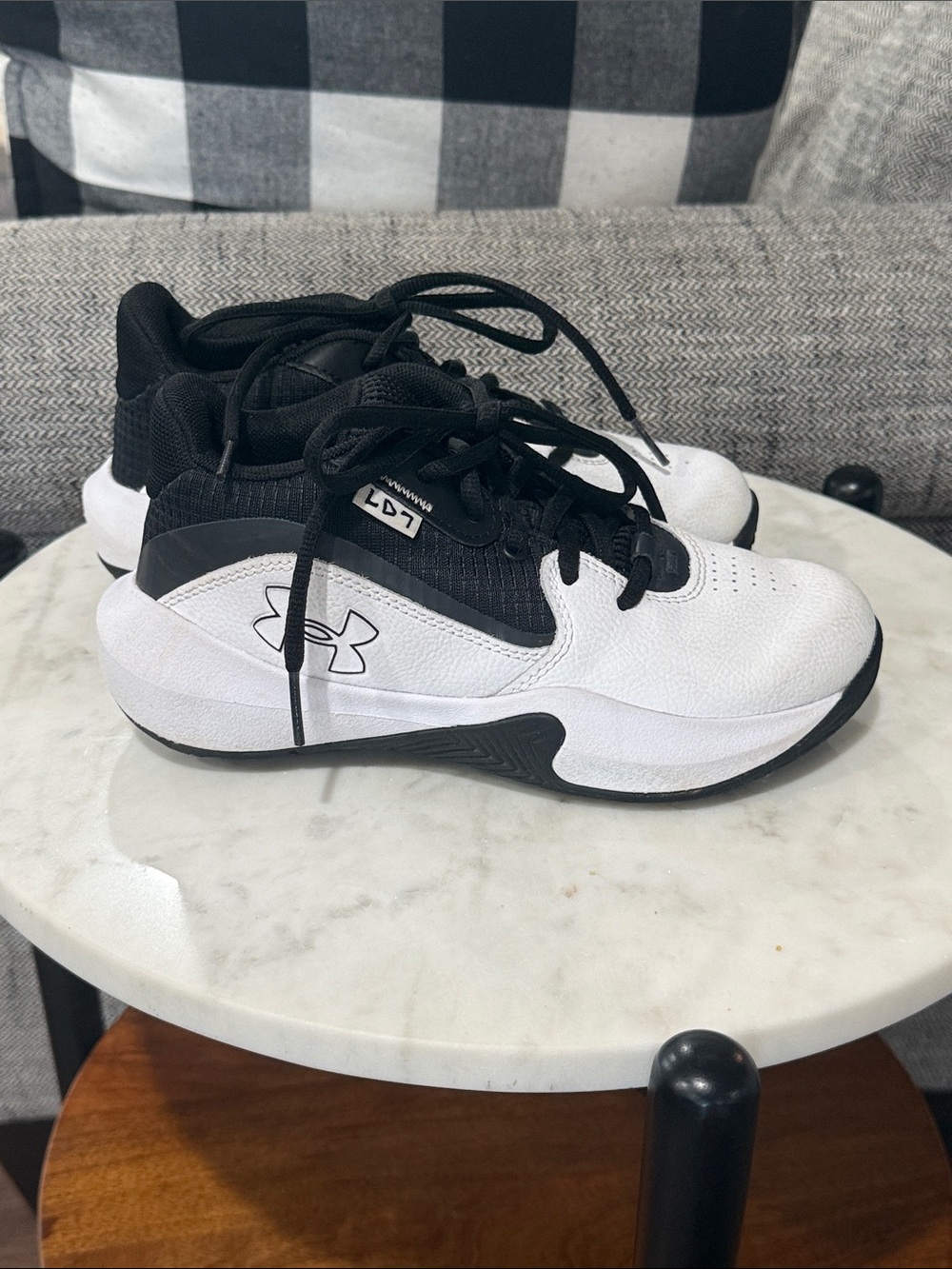 Under Armour Black and White  Shoes LD7- size 2